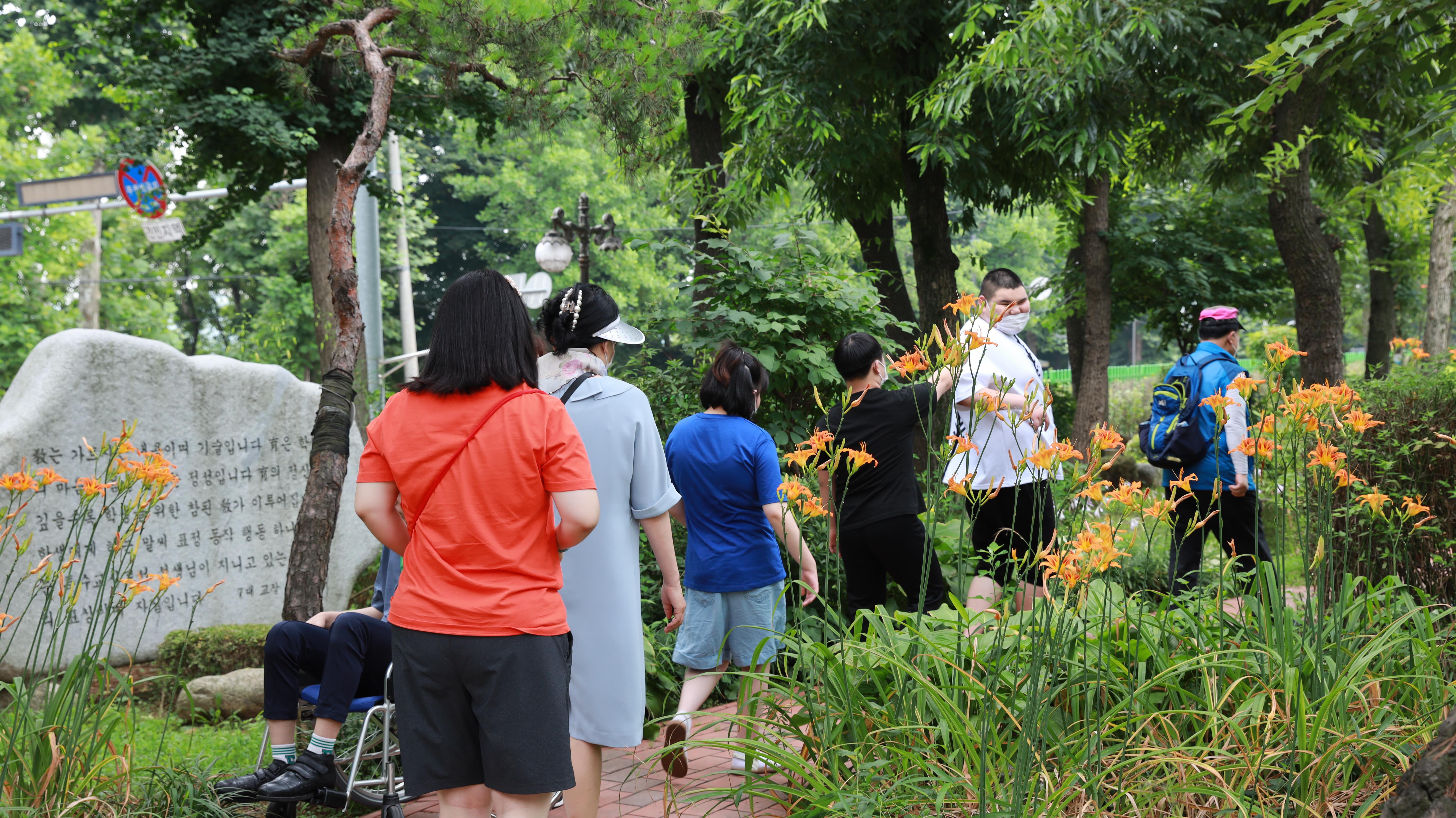 생태문화예술행복학교 학생들 사진