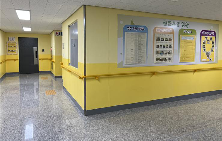 돌봄교실 복도 사진